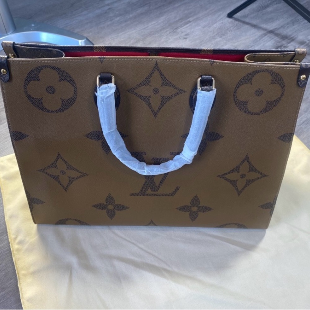 OnTheGo GM Tote Monogram Reverse Canvas Brown Bag - Picture 2 of 15